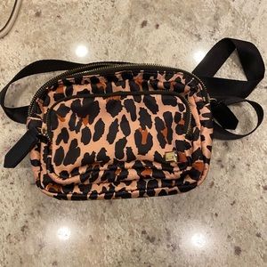 Leopard Gianni Bini crossbody/belt bag.